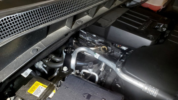J&L 19-24 Chevy Silverado/GMC Sierra 1500 2.7L Passenger Side Oil Separator 3.0 - Clear Anodized